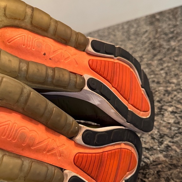 Nike Air Max 270 in olive and Black EUC 8.5 main image 4